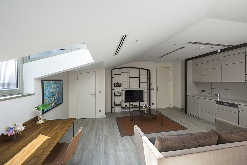 Deluxe Suite 2