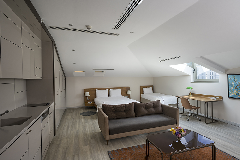 Deluxe Suite 4